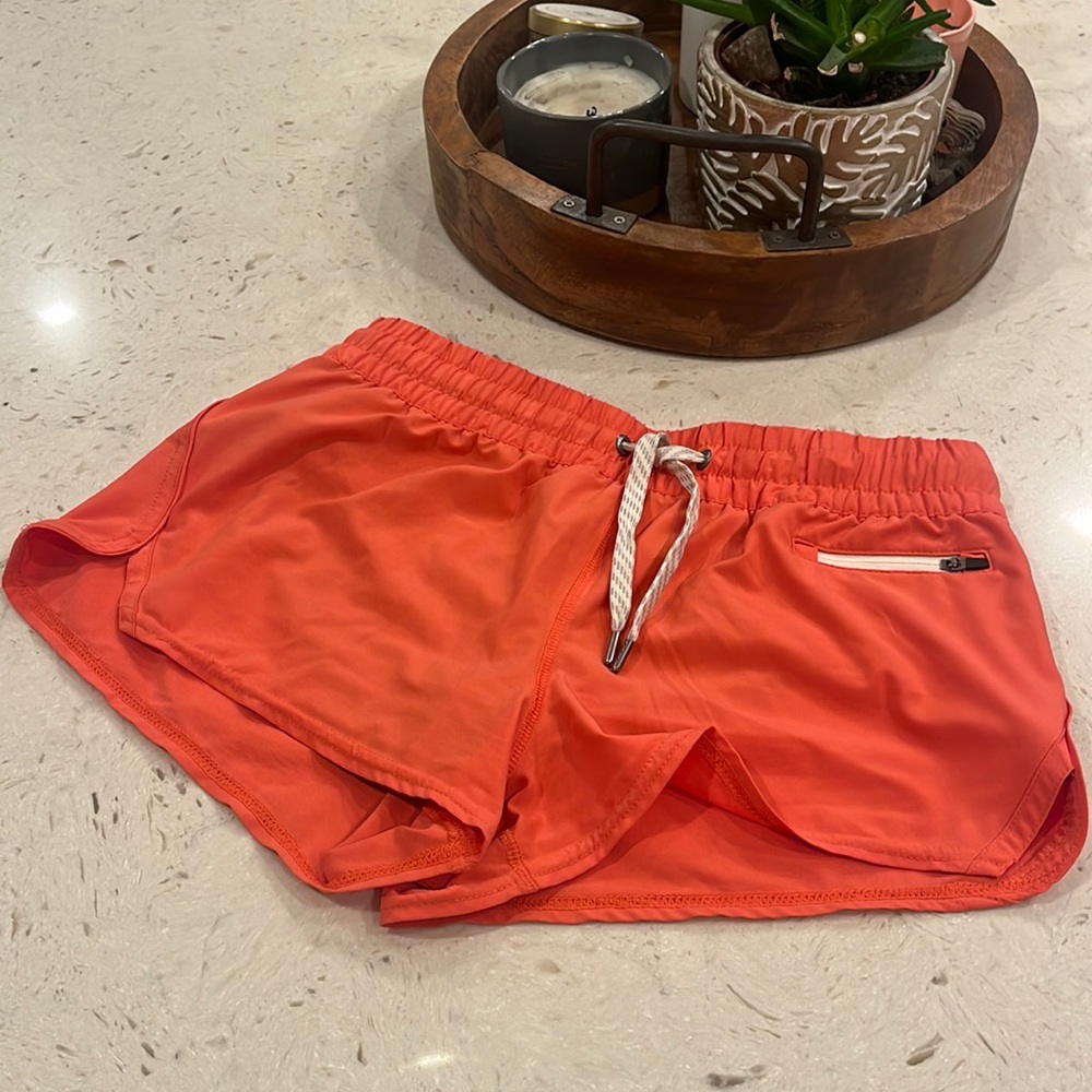 Vuori Clementine Shorts - Women's 2.5" inseam